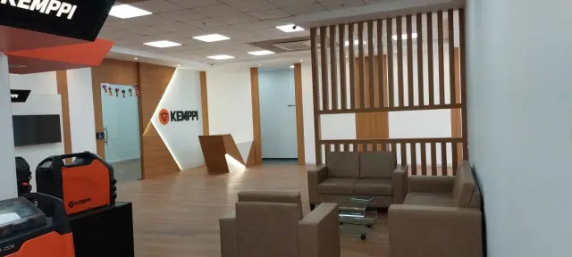Waiting Lounge, Modern style from Kemppi India Pvt Ltd in Chakan by Matrix FMS (Interiors) India Pvt Ltd