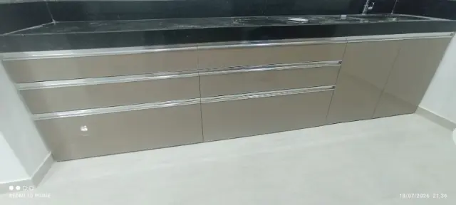 Kitchen, Modern style from Modern Modular Kitchen Design with Smart Storage & Sleek Cabinets by Madam Modular Kitchen