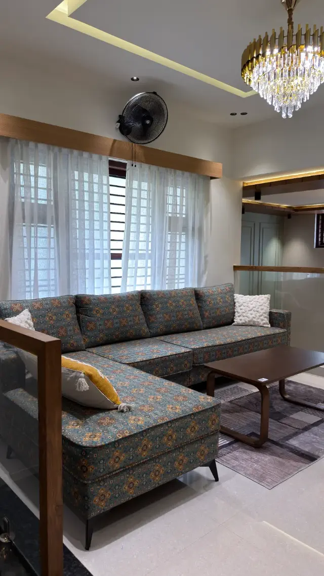 Living Room, Contemporary style from Modern Home Interior Design with Modular Kitchen & Elegant Living Spaces in Thalassery by iDIZ interiors