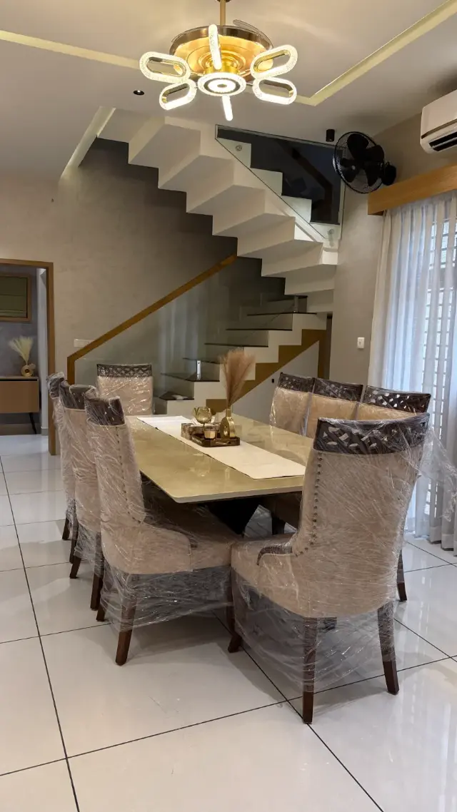 Dining Room, Contemporary style from Modern Home Interior Design with Modular Kitchen & Elegant Living Spaces in Thalassery by iDIZ interiors
