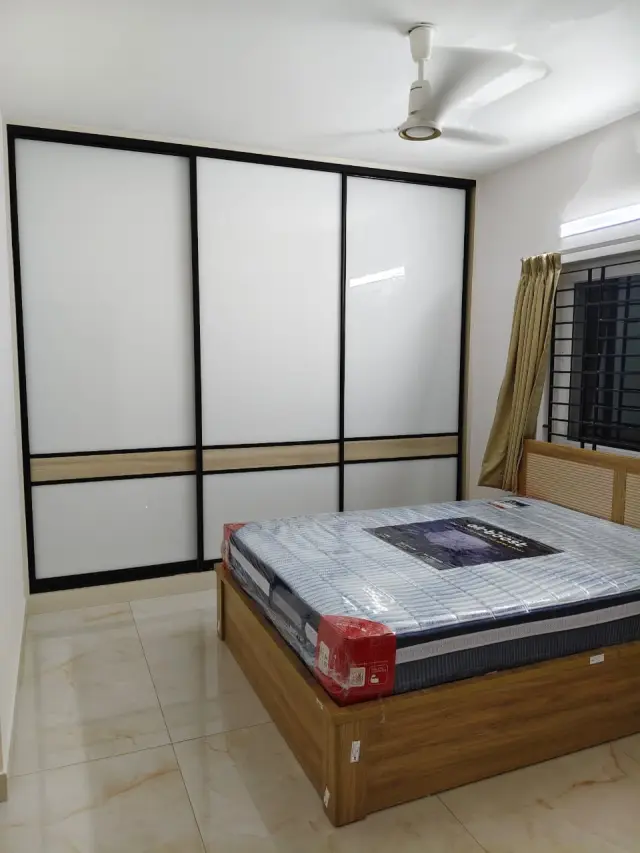 Master Bedroom, Contemporary style from Luxury Contemporary Home Interior Project in Chennai in Chennai by EPS Interior Industries