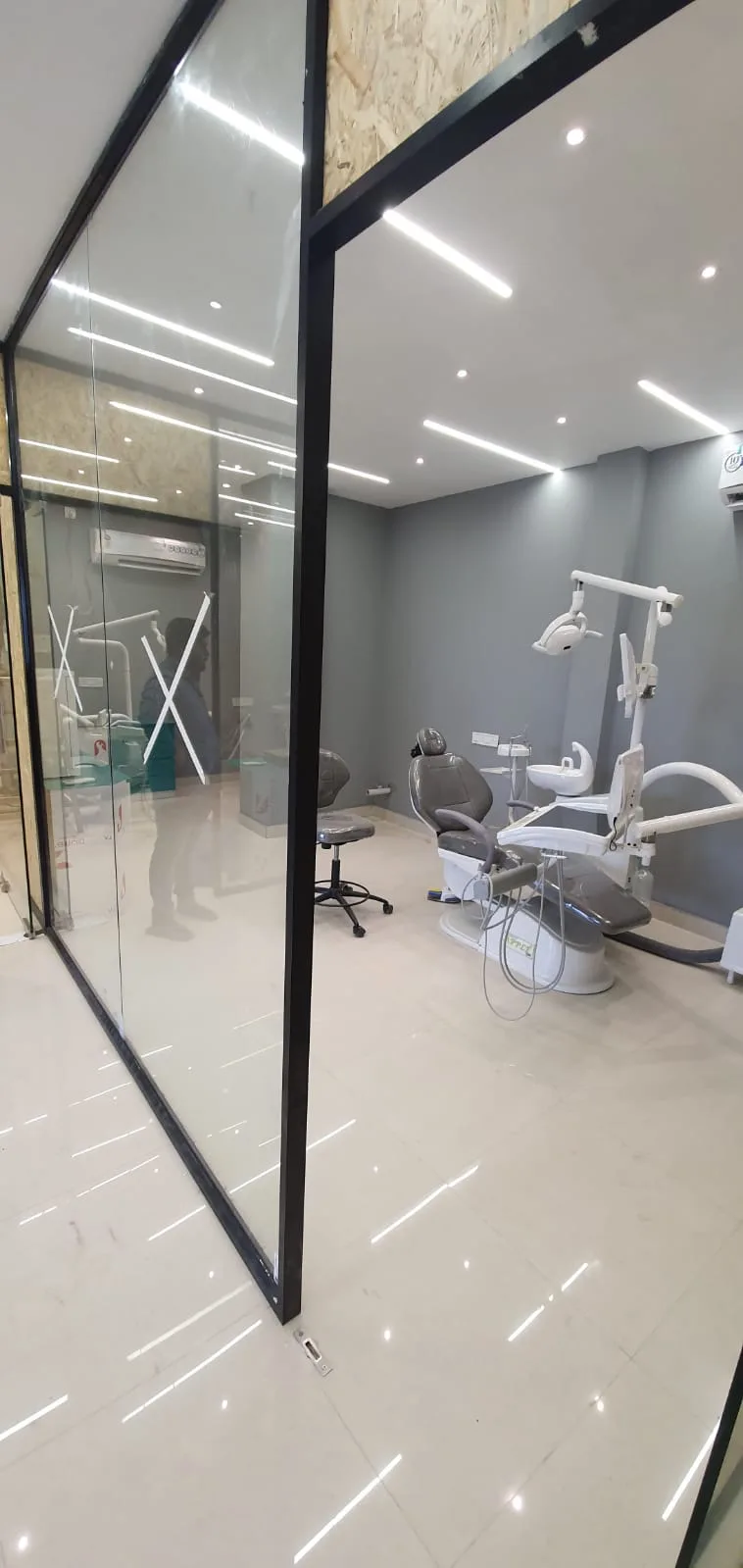 Featured project view, Contemporary style from Icon Dental Care Studio in Chennai by Mohamed Thameem