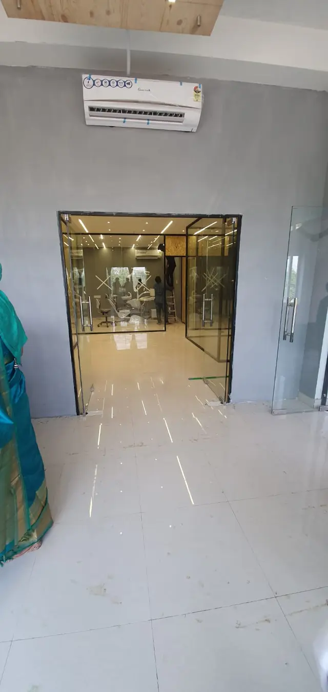 Wellness Center, Contemporary style from Icon Dental Care Studio in Chennai by Mohamed Thameem