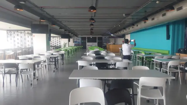 Breakout Zone / Cafeteria, Modern style from Maerks India Pvt Ltd in Vimannagar by Matrix FMS (Interiors) India Pvt Ltd