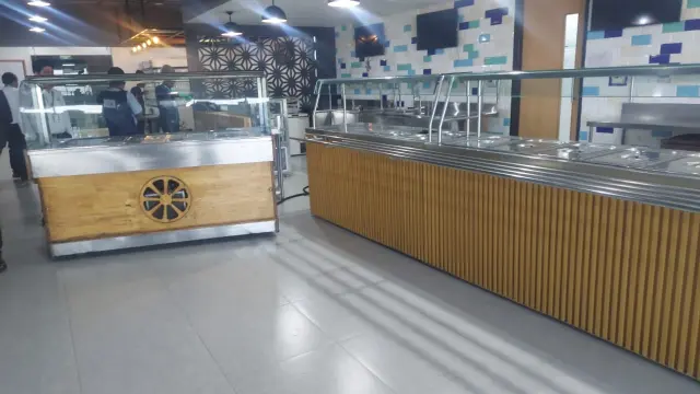 Breakout Zone / Cafeteria, Modern style from Maerks India Pvt Ltd in Vimannagar by Matrix FMS (Interiors) India Pvt Ltd