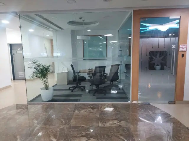 Workstations / Open Office, Modern style from Maerks India Pvt Ltd in Vimannagar by Matrix FMS (Interiors) India Pvt Ltd