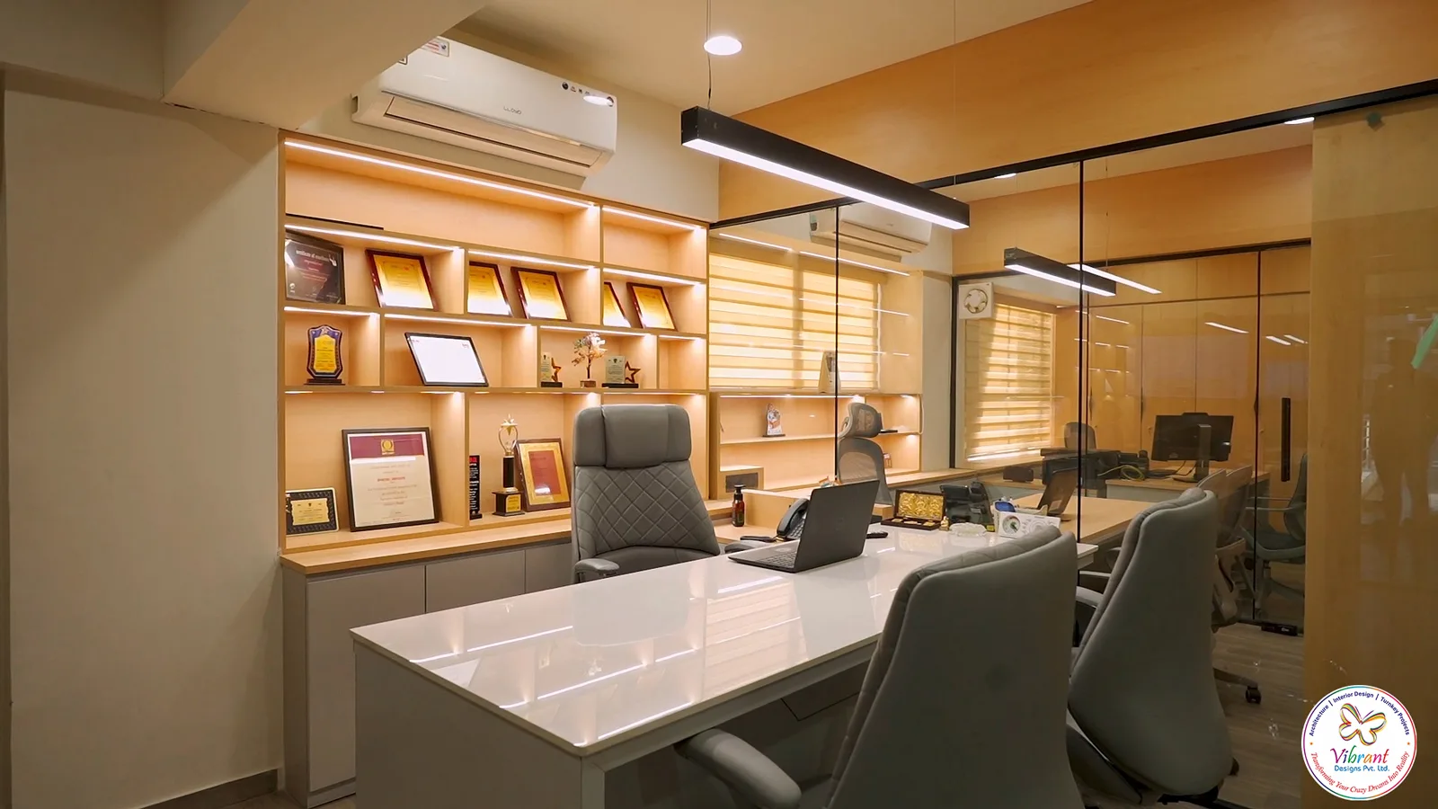 Featured project view, Modern style from Modern Compact Office Interior in Ahmedabad by Vibrant Designs Pvt Ltd